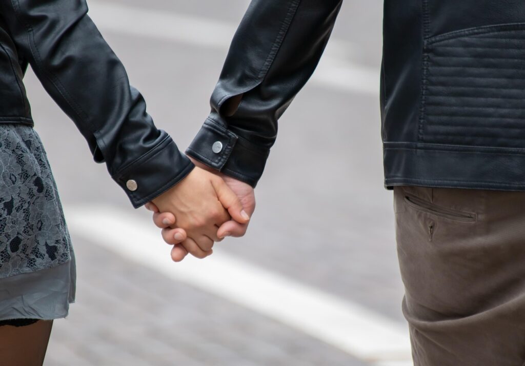 デリケートゾーンの黒ずみが気になる時、皮膚科に行く目安は？
